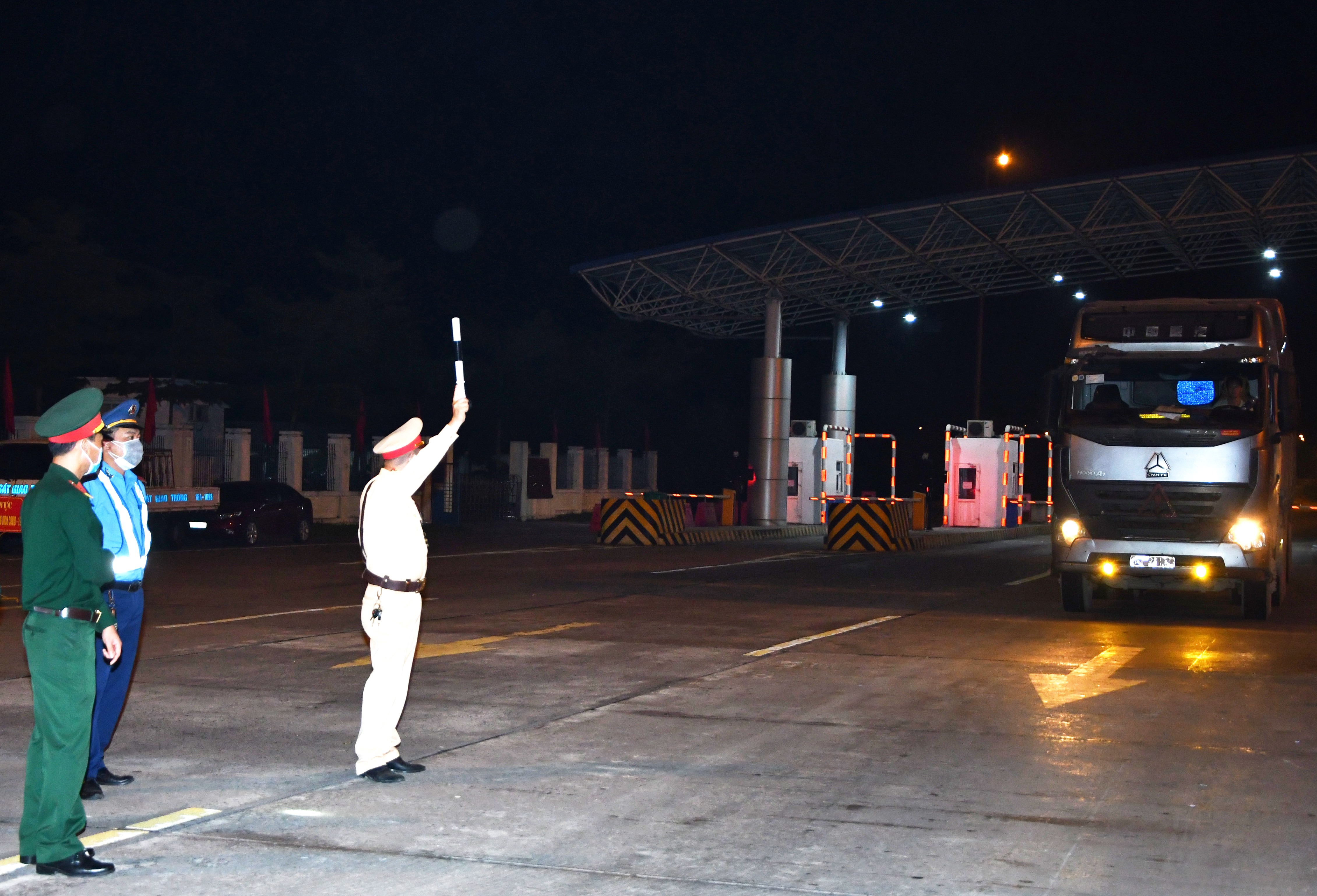 Thông tin phòng chống dịch COVID-19 đến 19 giờ ngày 3/4/2020: Khuyến khích người dân, doanh nghiệp sử dụng dịch vụ công trực tuyến